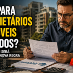 Proprietário analisa documentos fiscais e contratos de locação ao lado de imóveis residenciais, representando as novas regras da Reforma Tributária para grandes locadores e a possível exigência de CNPJ.