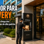 Fachada de um edifício residencial de alto padrão enquanto um sistema de elevador exclusivo para delivery representa a inovação e a modernização dos empreendimentos imobiliários.