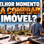Família e profissional imobiliário analisam documentos e condições de financiamento para a compra de um imóvel residencial.